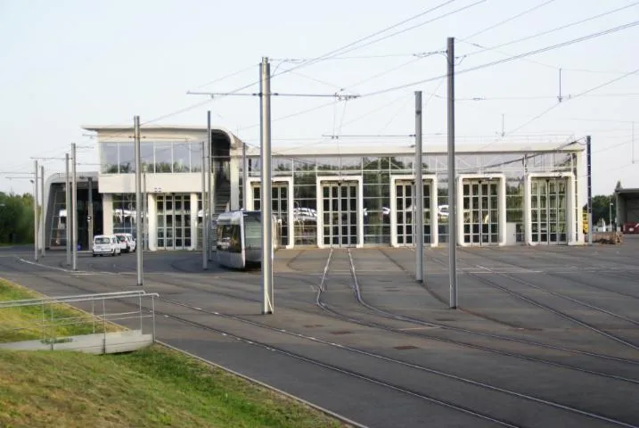 Image qui illustre: Visite guidée du Centre de Maintenance du Tramway de Tours