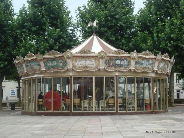 Image qui illustre: Carrousel de Limoges