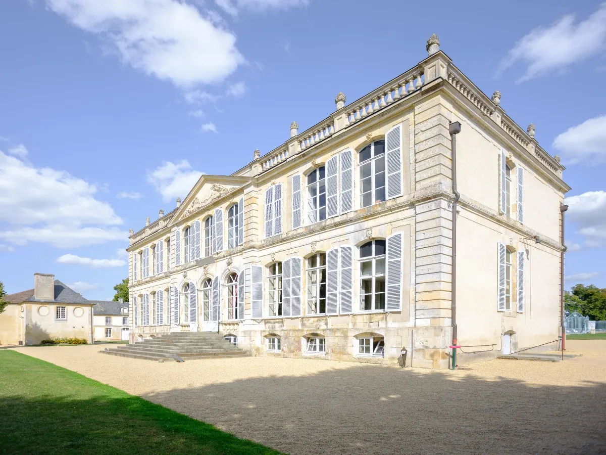 Image qui illustre: Les Étonnants Patrimoines : La Clé Du Château à Mézidon Vallée d'Auge - 0