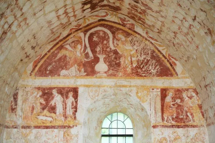 Image qui illustre: Visite libre : église Notre-Dame - fresques murales exceptionnelles du 12ème au 20ème S. Classement Monuments Historiques / Lavoir du 19ème siècle.