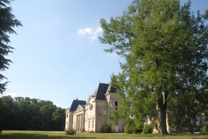Image qui illustre: Visite du parc et du château de La Droitière