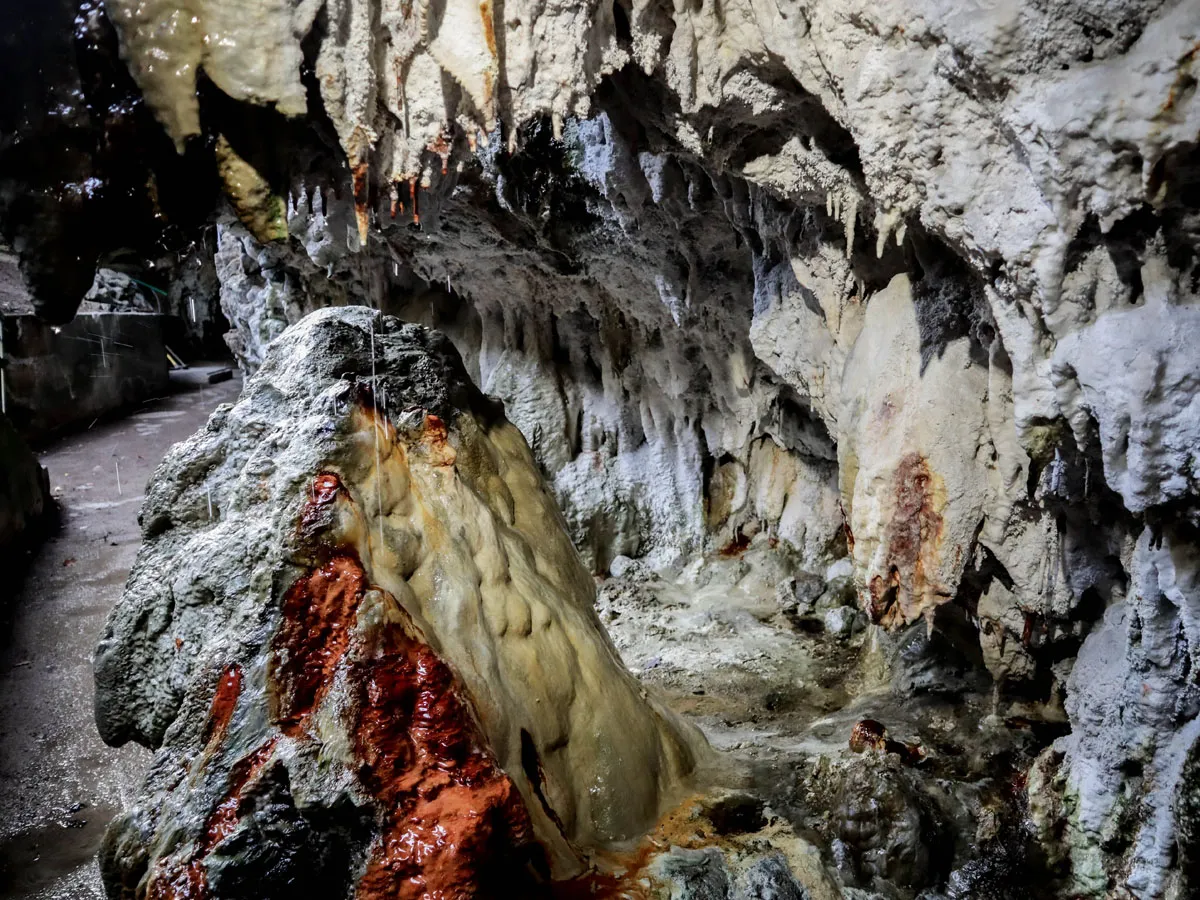 Image qui illustre: Les Grottes du Cornadore