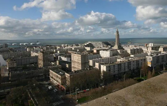 Image qui illustre: Visite théâtralisée : Panorama sur la seconde guerre mondiale : des bombardements à la Reconstruction à Le Havre - 0