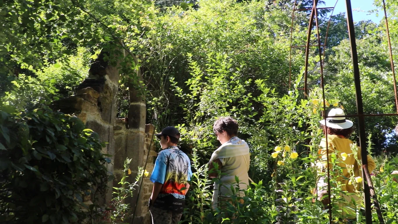 Image qui illustre: Jardin des Vitailles , labellisée "Jardin remarquable" à Saint-Yrieix-la-Perche - 0