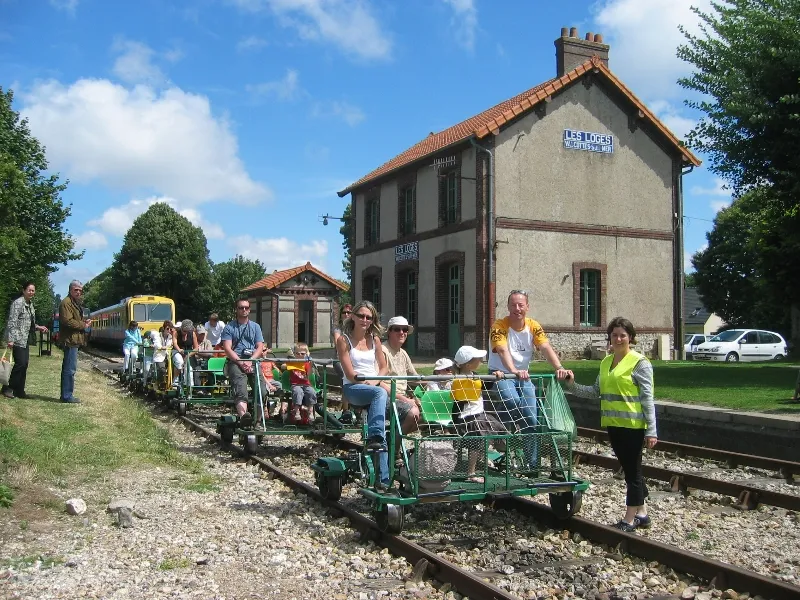 Image qui illustre: Vélo-Rails et Train Touristique Etretat Pays de Caux  à Les Loges - 0