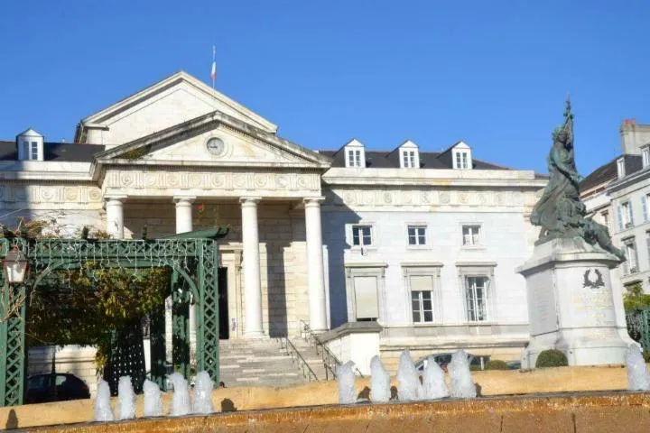 Image qui illustre: Visite guidée du Palais de Justice historique de Pau