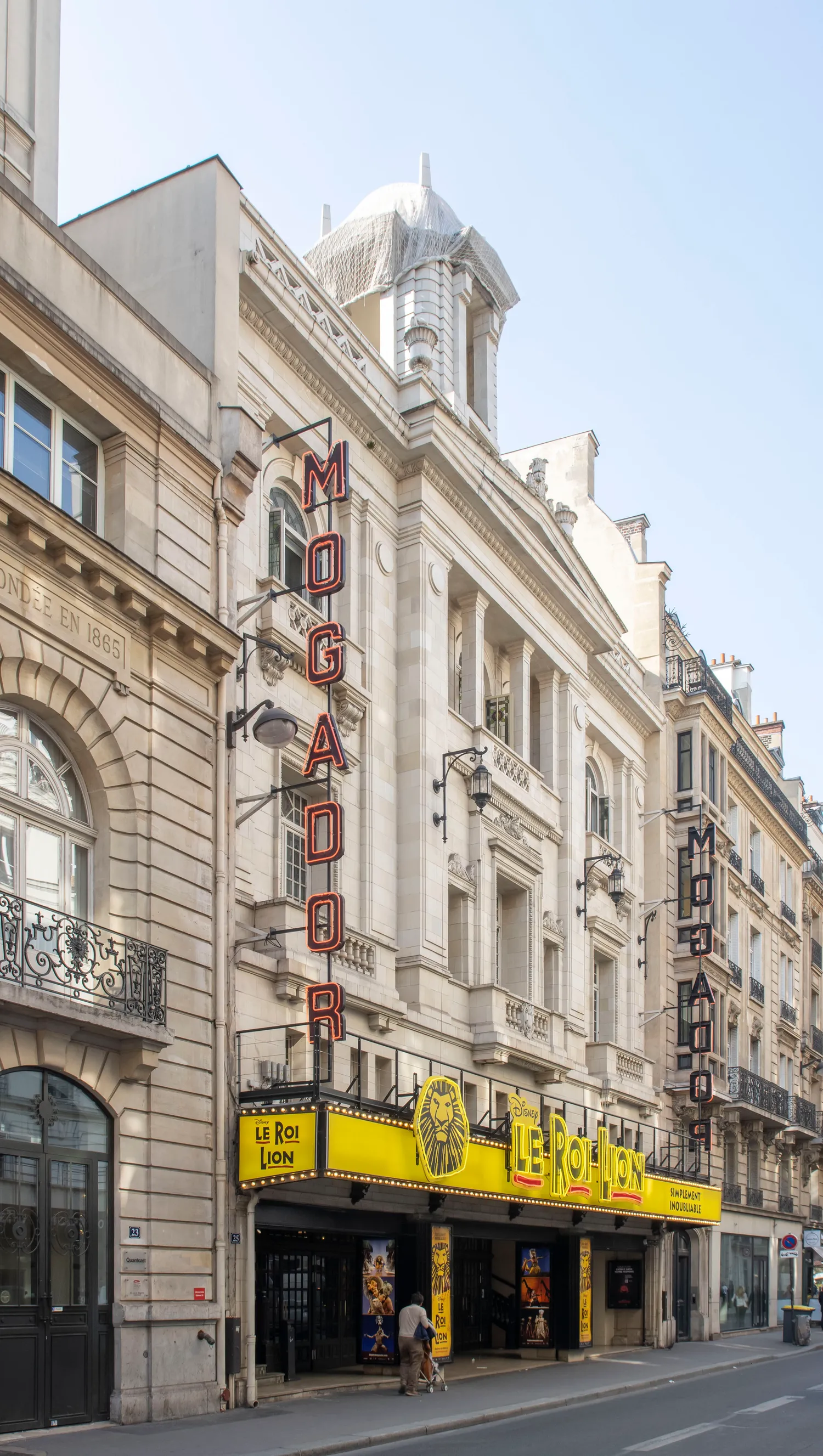 Image qui illustre: Le théâtre Mogador 🎭 à Paris - 0