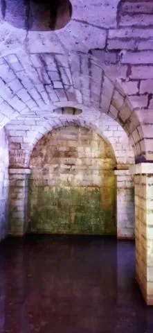 Image qui illustre: La crypte du Bayaà de la légende à la source de vie