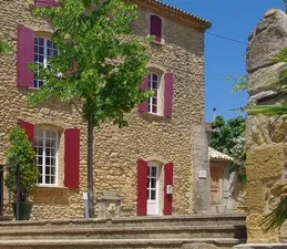 Image qui illustre: Château (Mairie) de Cornillon Confoux à Cornillon-Confoux - 1