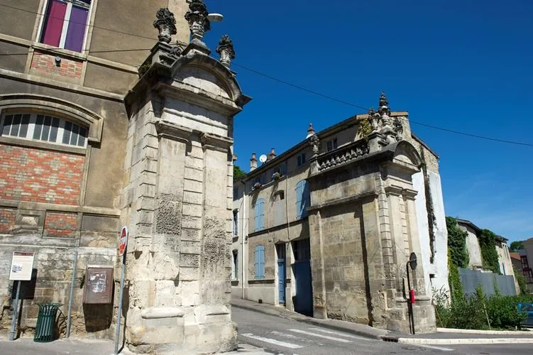 Image qui illustre: La Place De La Couronne à Bar-le-Duc - 1