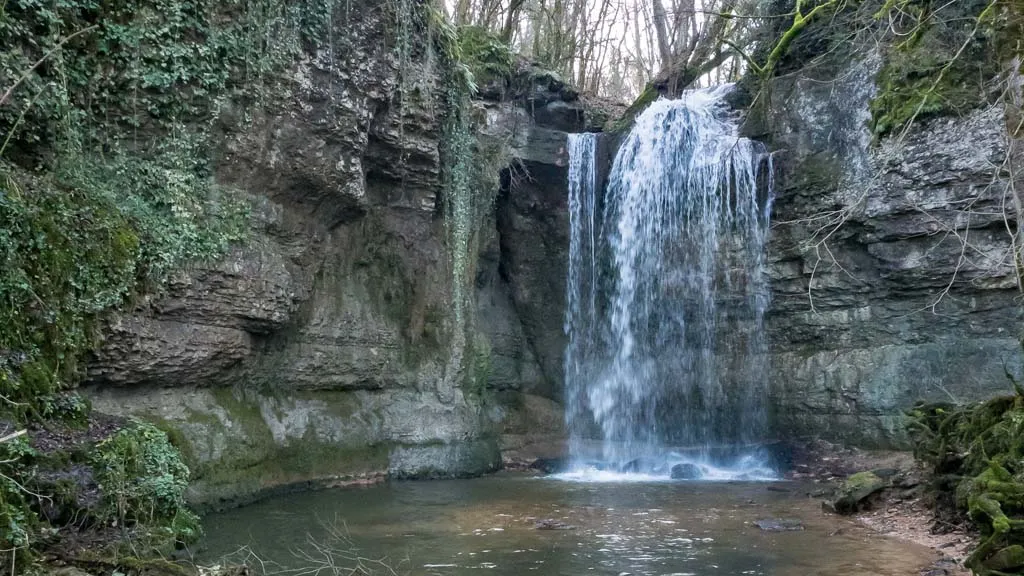 Image qui illustre: Cascade de la Roche