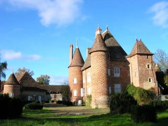 Image qui illustre: Château De La Cour En Chapeau