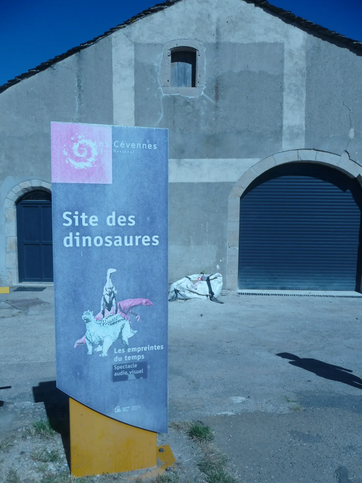 Image qui illustre: Traces De Dinosaure à Cans et Cévennes - 0