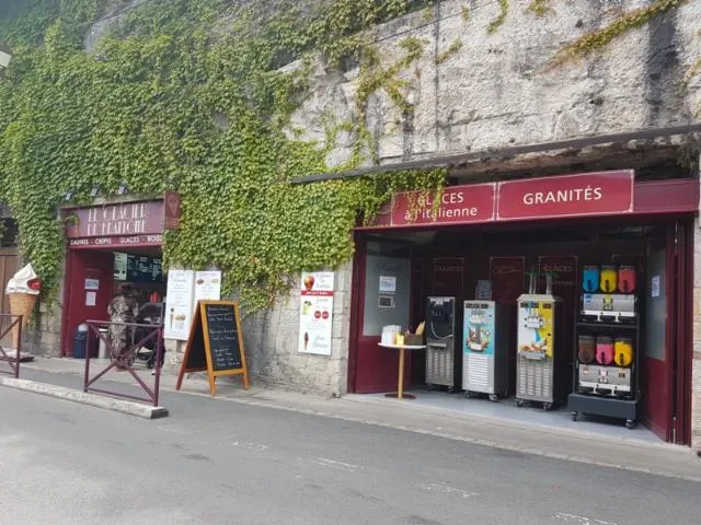 Image qui illustre: Le Glacier De Brantôme