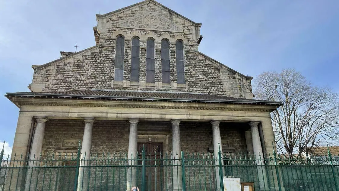 Image qui illustre: Visite guidée de l'histoire et l'architecture d'une église du XXe siècle à Reims - 0