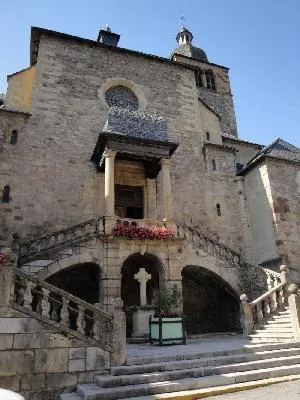 Image qui illustre: Église Paroissiale De St Geniez D'olt