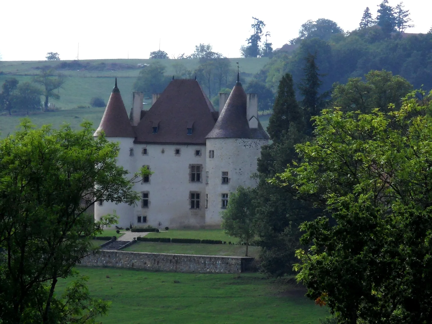 Image qui illustre: Château De Verseilles à Saint-Étienne-de-Vicq - 0