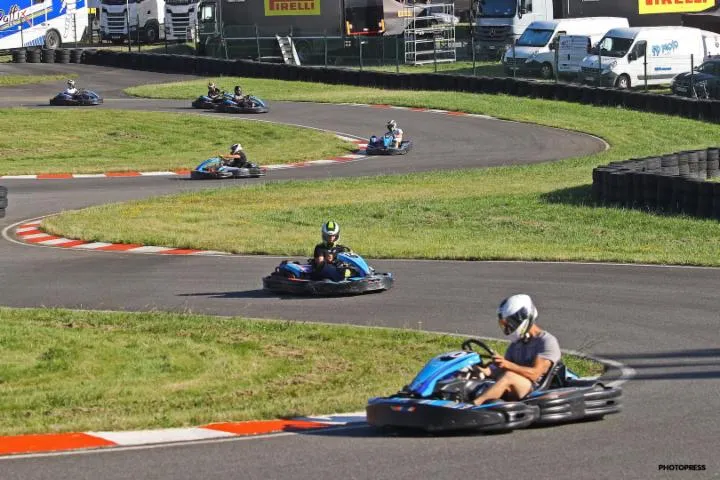 Image qui illustre: Circuit Pau Arnos : Karting, Moto, Auto