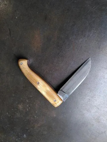 Image qui illustre: Fabriquez votre couteau pliant en Damas