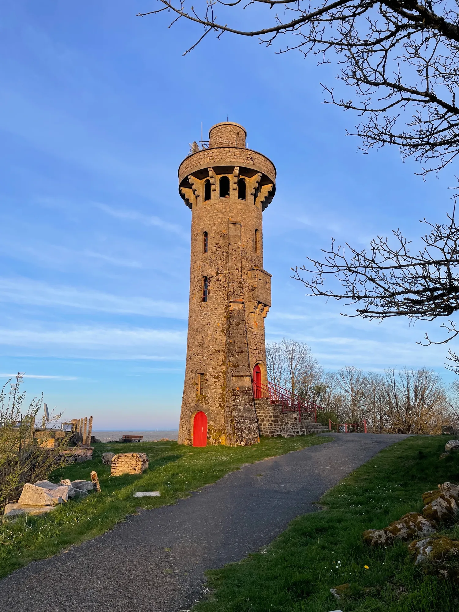 Image qui illustre: La tour panoramique d’observation  à Toulx-Sainte-Croix - 0