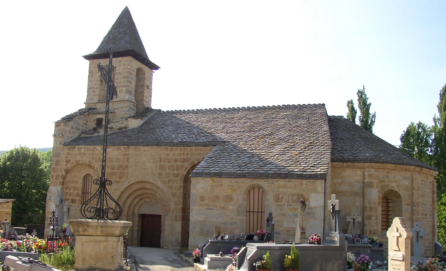 Image qui illustre: Eglise Saint-hippolyte à Esclanèdes - 1