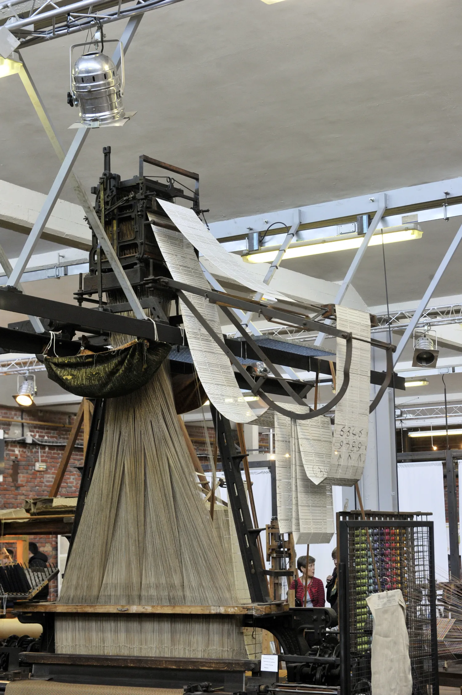Image qui illustre: Visite guidée des collections de la Manufacture, musée de la mémoire et de la création textile à Roubaix - 0