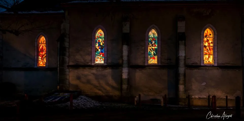 Image qui illustre: Visites commentées de l'église de St Christophe sur Guiers et de ses vitraux Arcabas