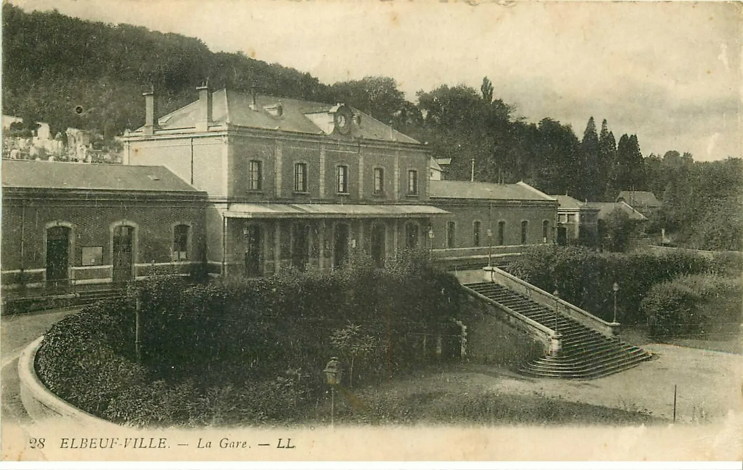 Image qui illustre: Exposition sur l'ancienne gare d'Elbeuf-Ville à Elbeuf - 0