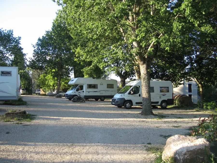 Image qui illustre: Aire De Camping-car Municipale De Sauveterre-de-rouergue à Sauveterre-de-Rouergue - 0