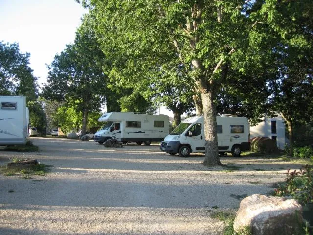 Image qui illustre: Aire De Camping-car Municipale De Sauveterre-de-rouergue