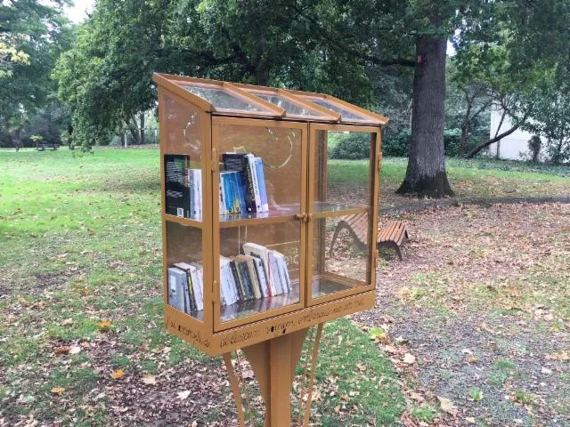 Image qui illustre: Boite À Livres - Parc Du Pointeau