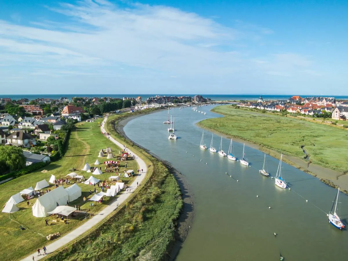 Image qui illustre: L'estuaire De La Dives à Cabourg - 0