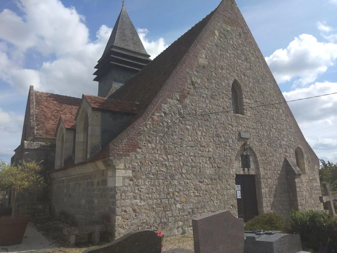 Image qui illustre: Eglise Saint-pierre à Caumont - 1