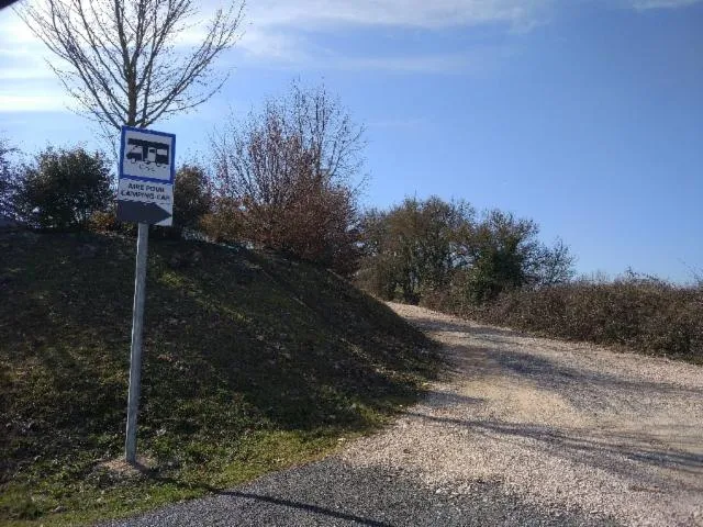 Image qui illustre: Aire municipale de camping-car de Sévérac-le-Château