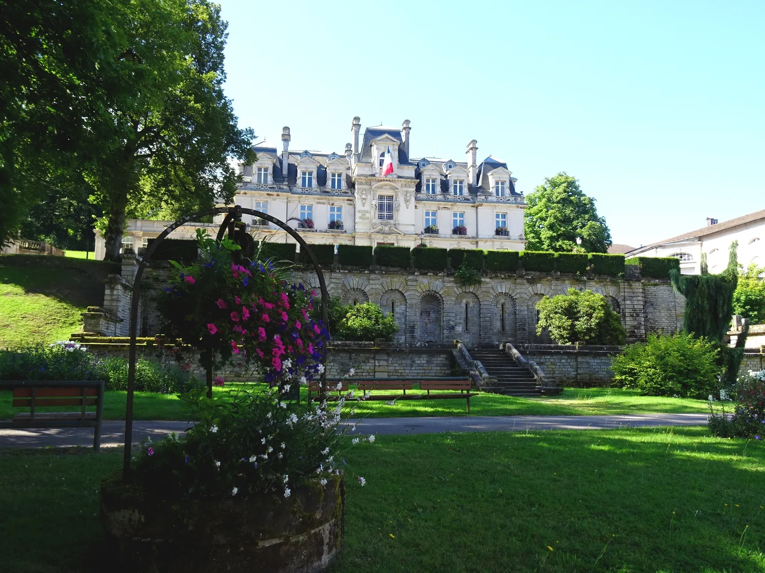 Image qui illustre: Visite guidée d'un château appartenant à une ancienne famille de brasseurs à Xertigny - 0