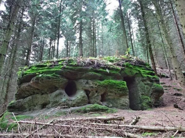 Image qui illustre: La Grotte Des Russes
