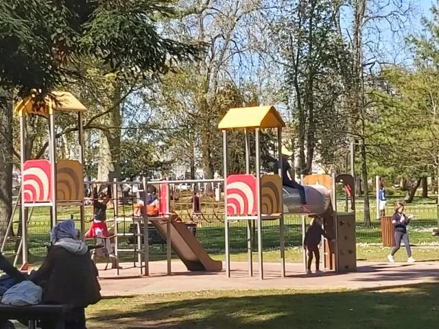 Image qui illustre: Balade à roulettes : Le parc de l'Epinette