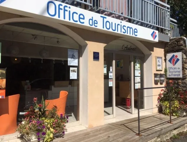 Image qui illustre: Tourisme En Aubrac - Bureau De Saint-chély-D'aubrac