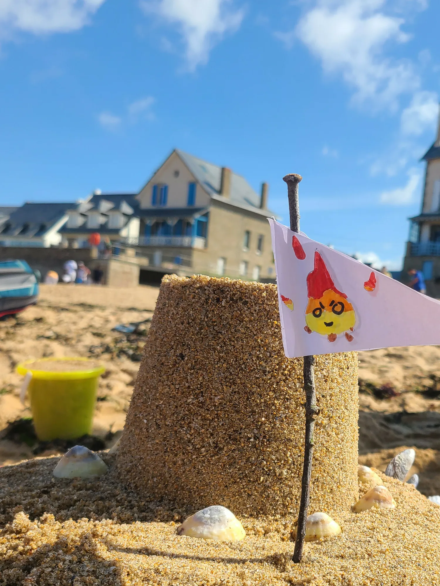 Image qui illustre: Concours de châteaux de sable à Batz-sur-Mer - 0
