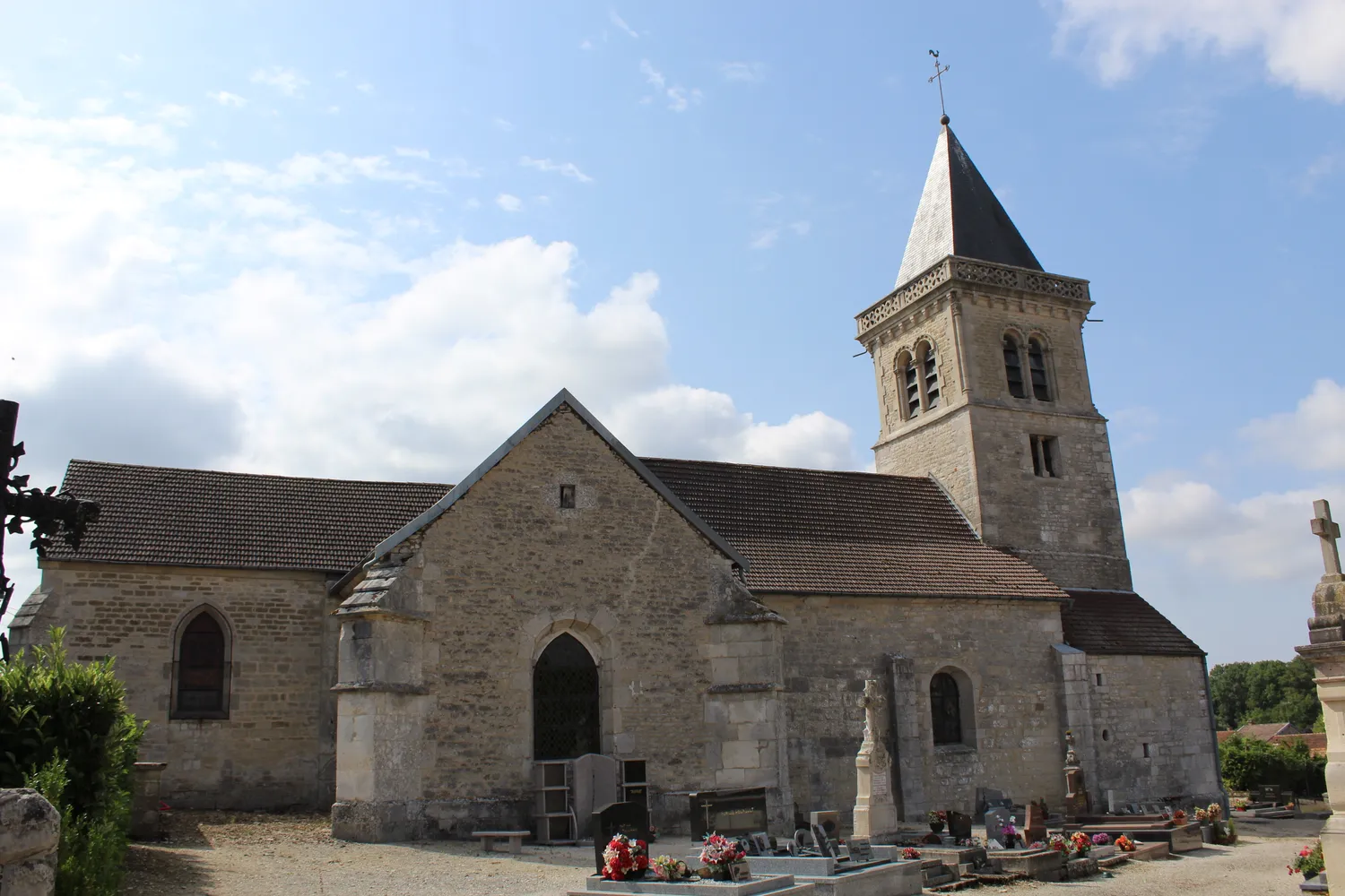 Image qui illustre: Église Saint-benigne De Gillancourt à Gillancourt - 0