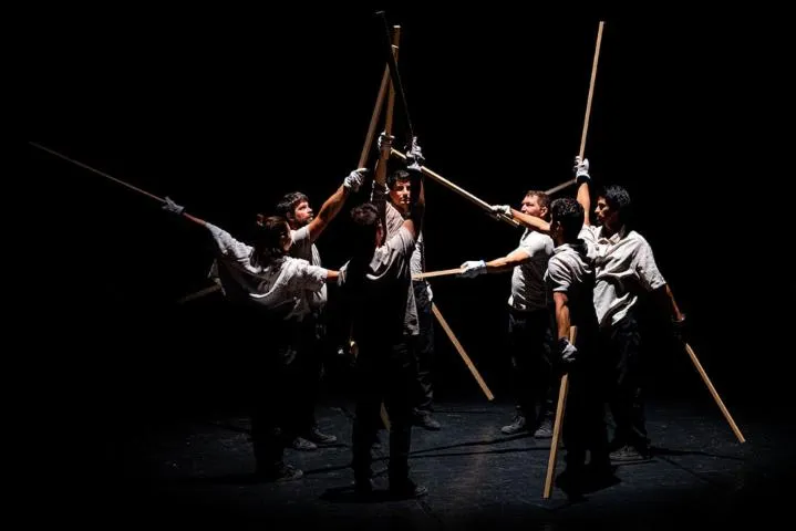 Image qui illustre: Spectacle de jonglage à Laon : À travers bois