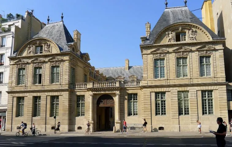 Image qui illustre: Hôtel de Sully