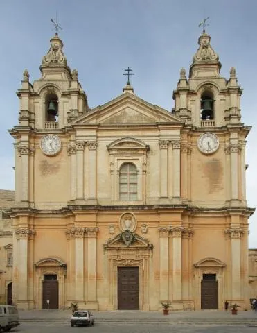 Image qui illustre: Cathédrale Saint-Pierre-et-Saint-Paul