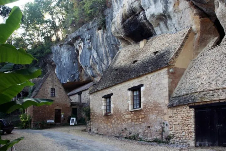 Image qui illustre: Circuit Vélo Autour Des Falaises Et Grottes De La Vallée De La Vézère