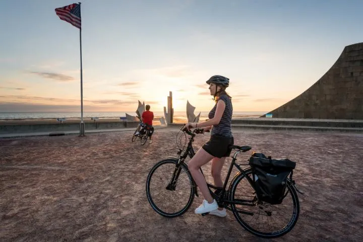 Image qui illustre: La Vélomaritime Port-en-bessin À Omaha Beach