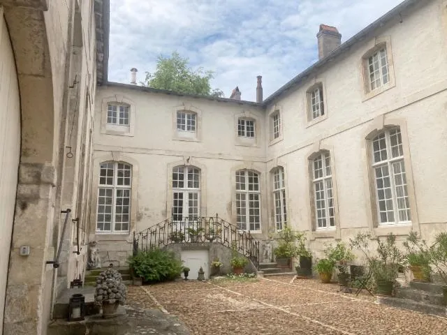 Image qui illustre: Découvrez un hôtel particulier du XVIIe siècle lorrain lors d'une visite guidée