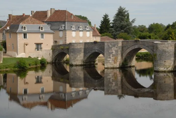 Image qui illustre: Le vieux pont