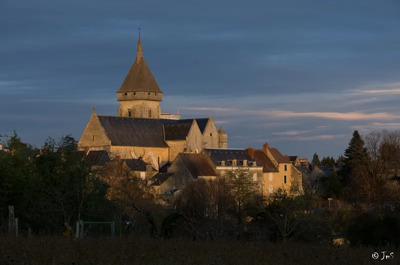 Image qui illustre: Eglise Médiévale Et Village Médiéval De Saint-marcel à Saint-Marcel - 0