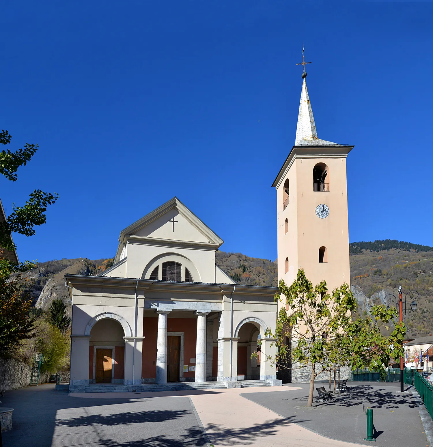 Image qui illustre: Eglise De Bourg Saint Maurice à Bourg-Saint-Maurice - 0