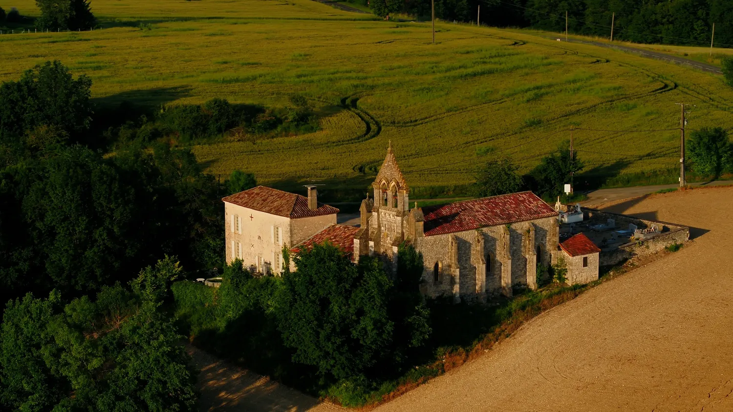 Image qui illustre: Venez visiter l'église Saint-Jean (Bordiels) à Cassignas - 0